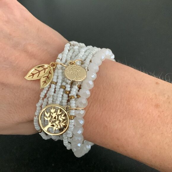 Dreamy Set of 3 White Boho Beach Bracelets Glass Beads & Gold Charm Anklets NEW - Picture 3 of 10